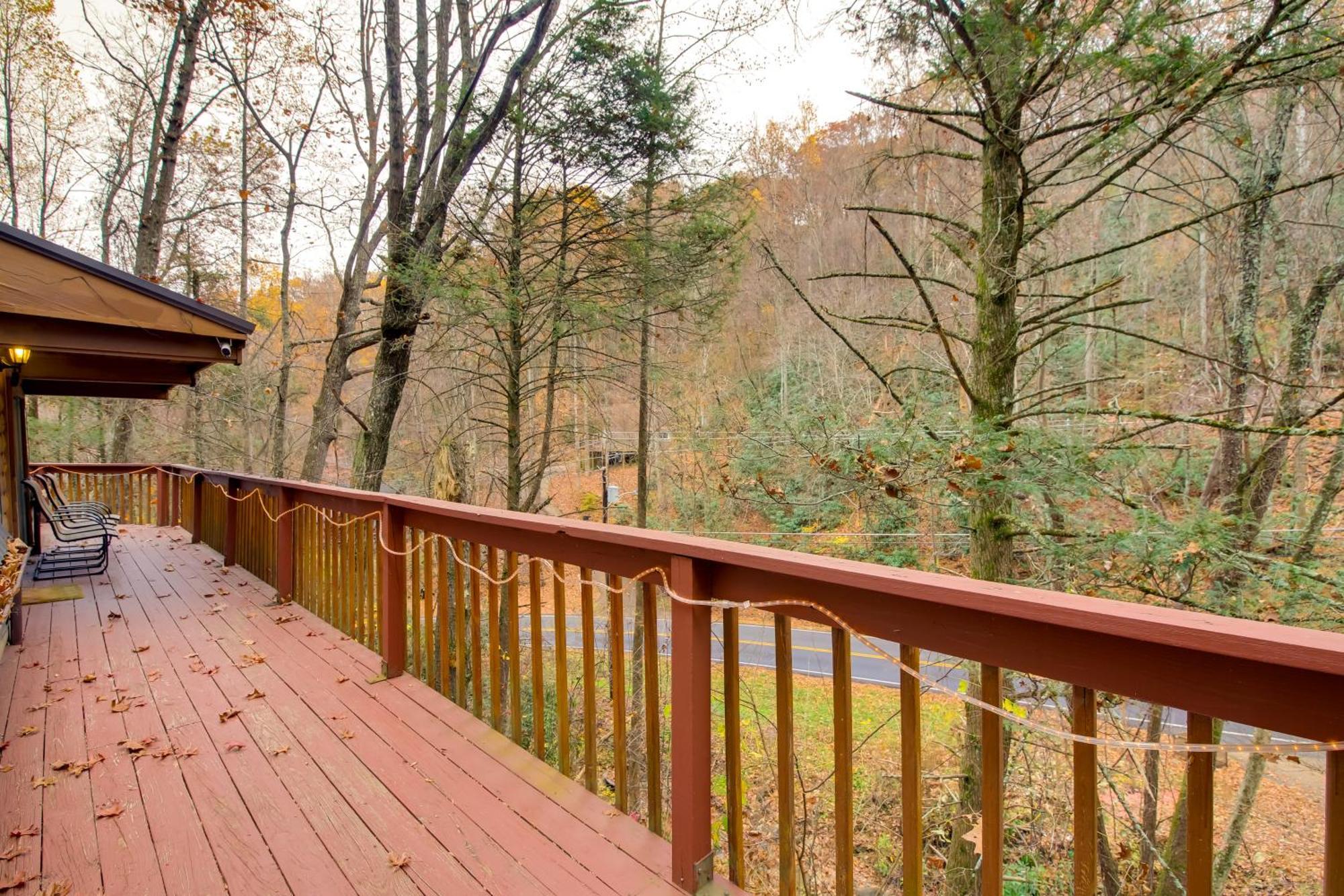 Gatlinburg A-Frame Home With Hot Tub Near Parkway Bagian luar foto