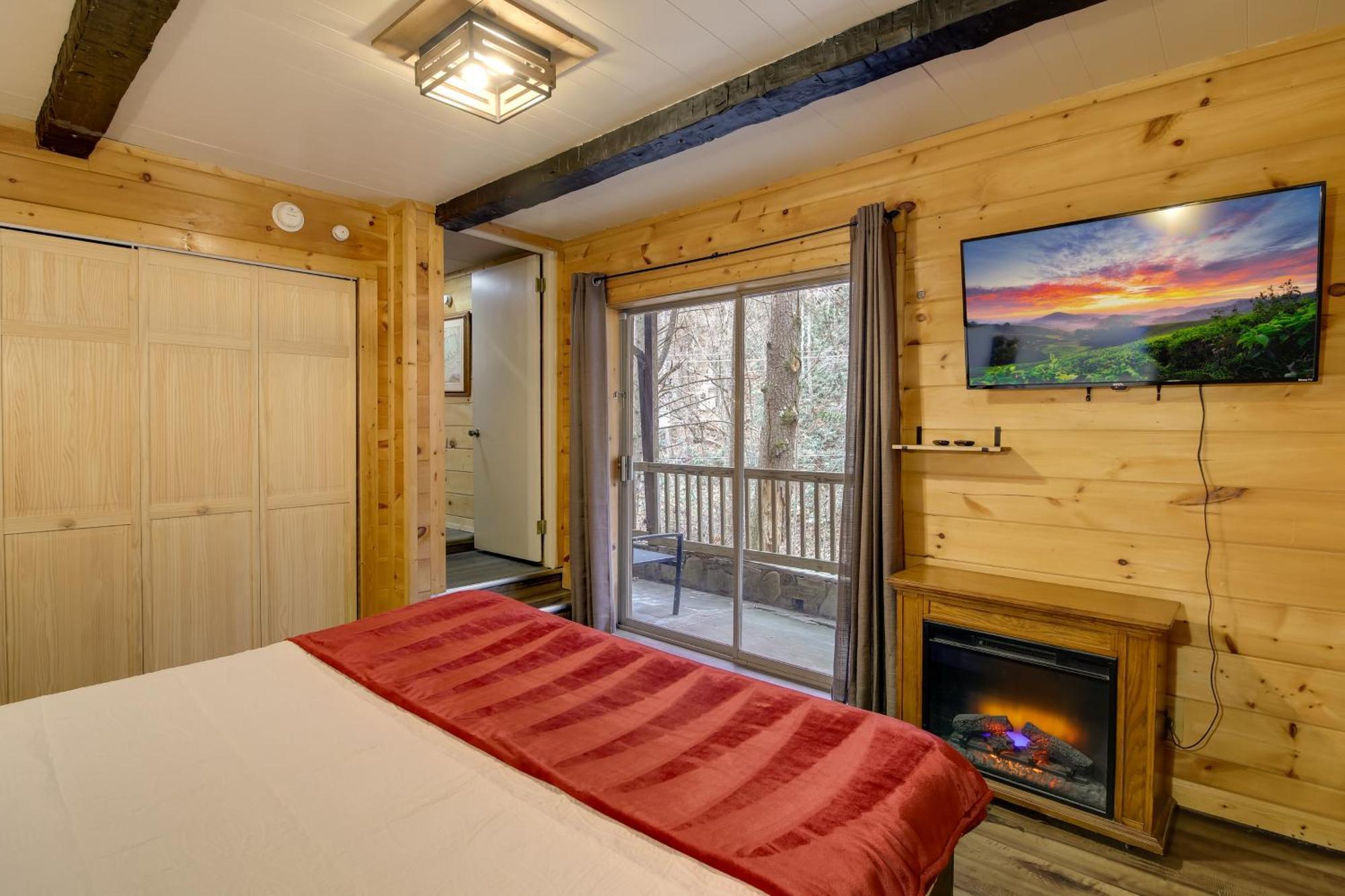Gatlinburg A-Frame Home With Hot Tub Near Parkway Bagian luar foto