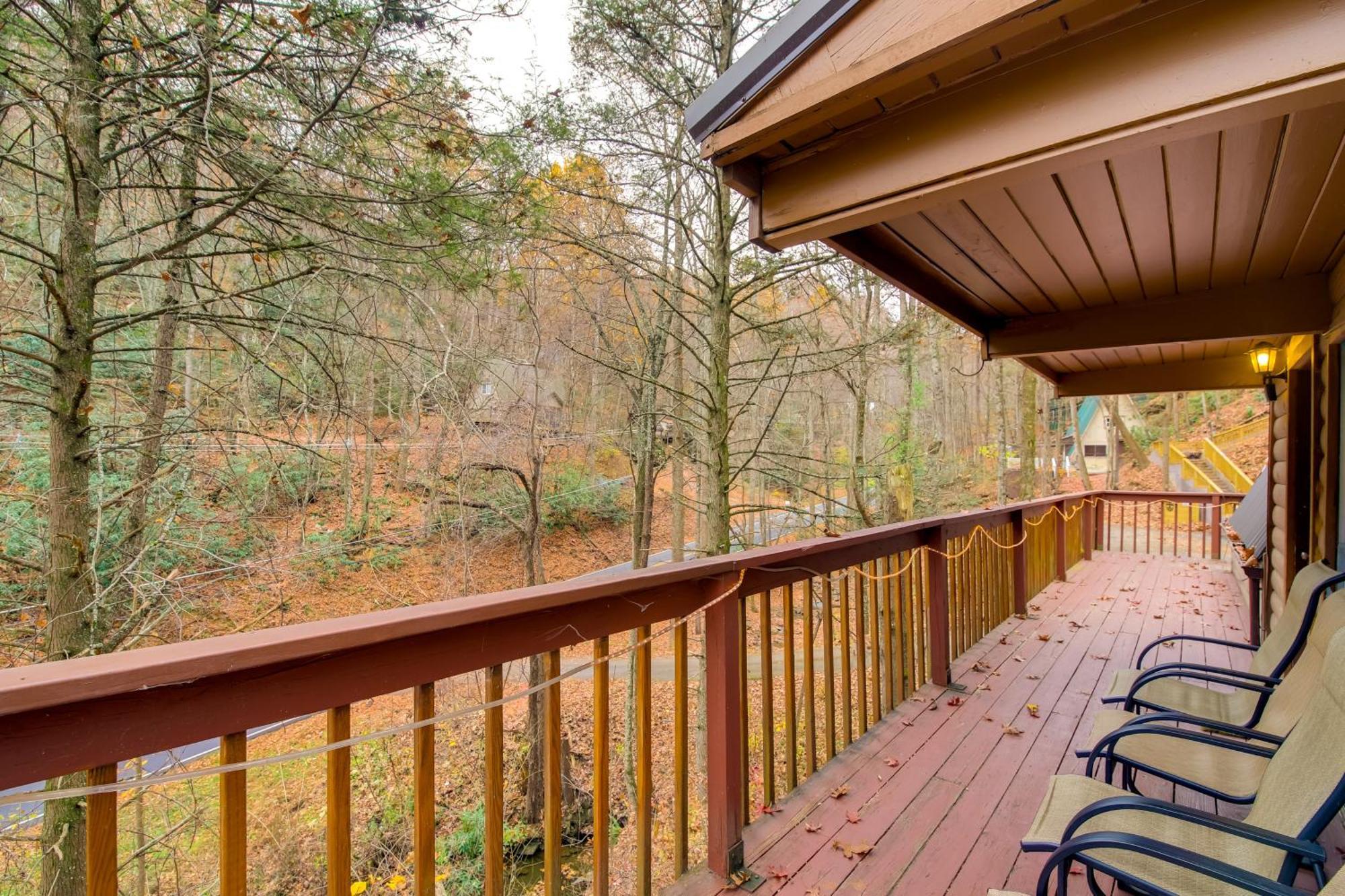 Gatlinburg A-Frame Home With Hot Tub Near Parkway Bagian luar foto