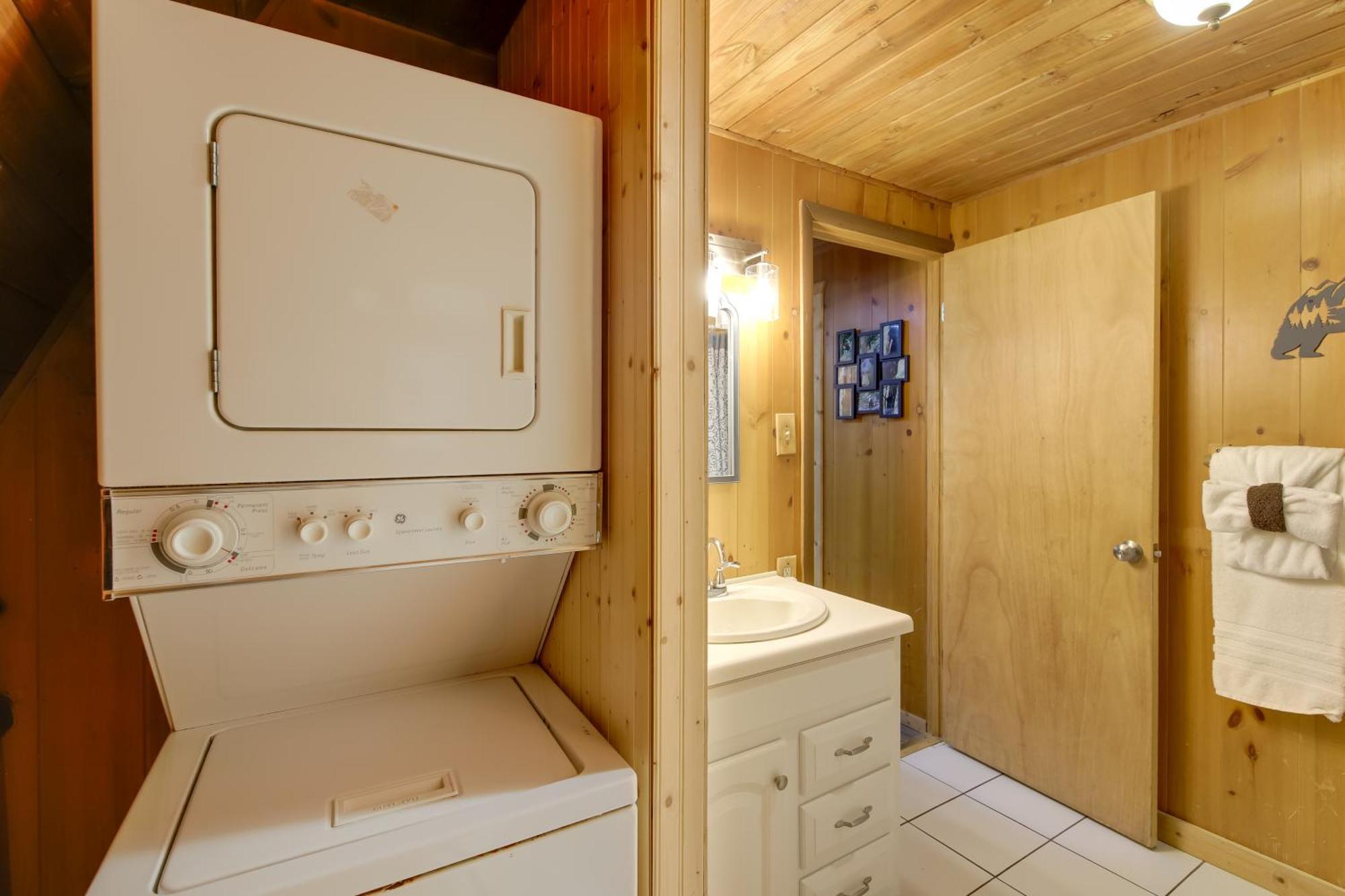 Gatlinburg A-Frame Home With Hot Tub Near Parkway Bagian luar foto