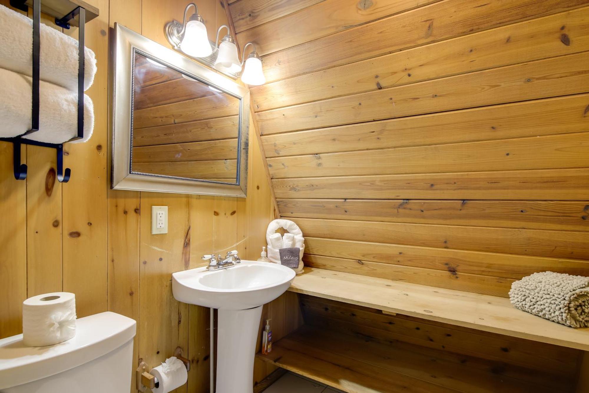Gatlinburg A-Frame Home With Hot Tub Near Parkway Bagian luar foto
