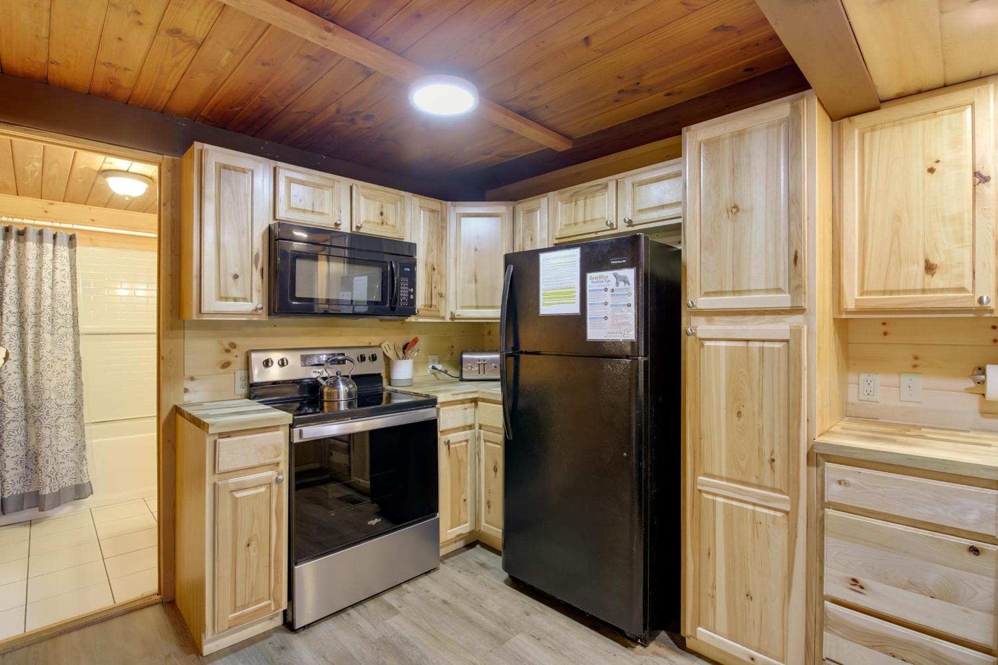 Gatlinburg A-Frame Home With Hot Tub Near Parkway Bagian luar foto