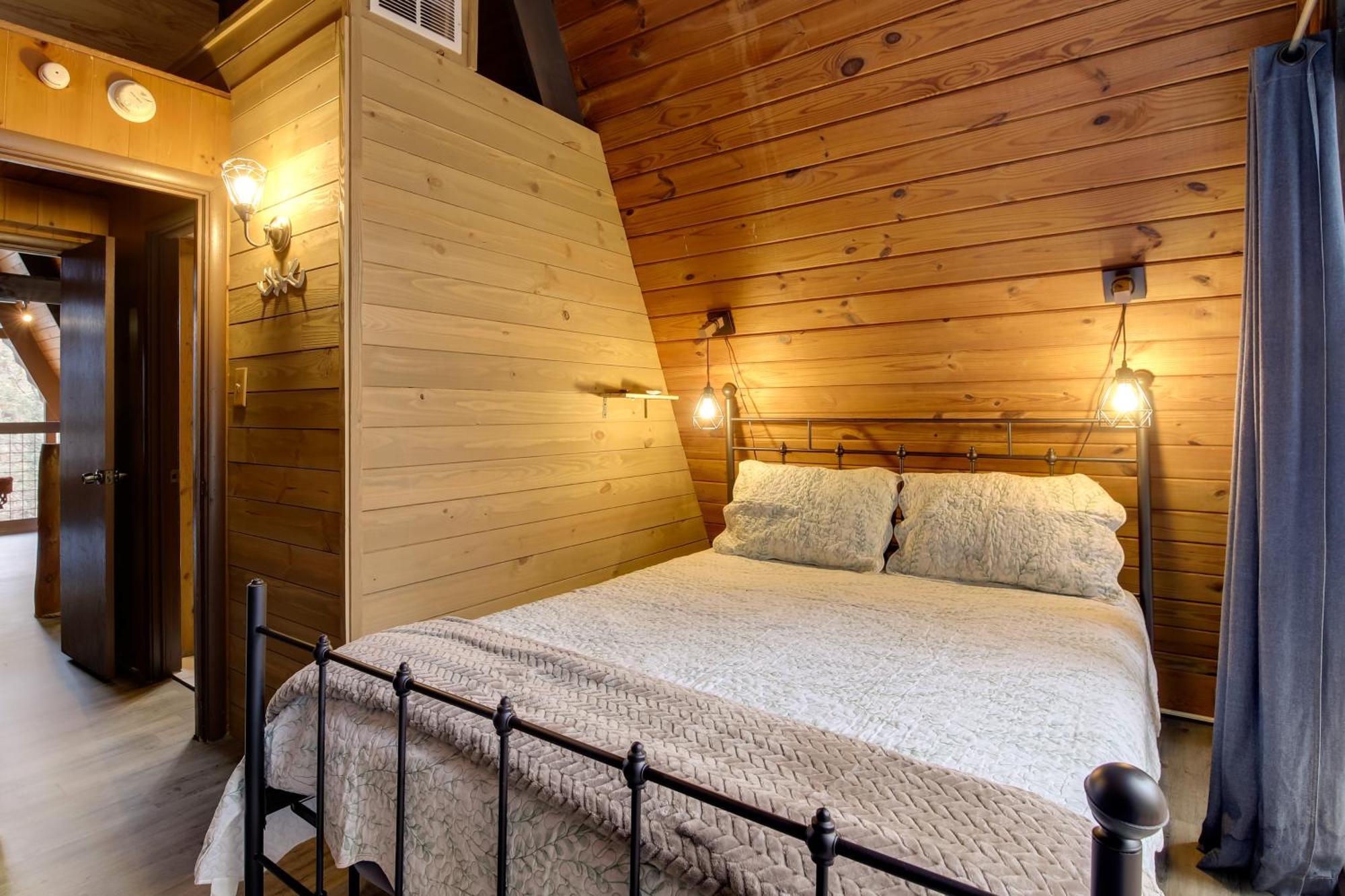 Gatlinburg A-Frame Home With Hot Tub Near Parkway Bagian luar foto